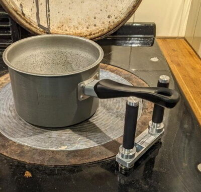 Pan holder in use LS-b4fb0773
